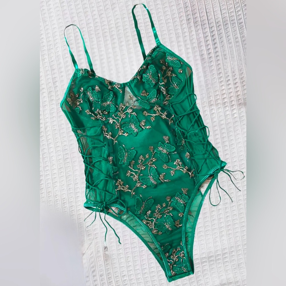 Be My Valentine 💘 Green Floral Embroidered Teddy Bodysuit.  Size S